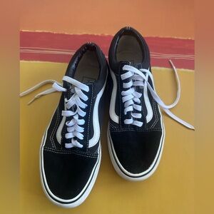 Vans Classic old School Black and White Sneakers men’s 7 women’s 8.5